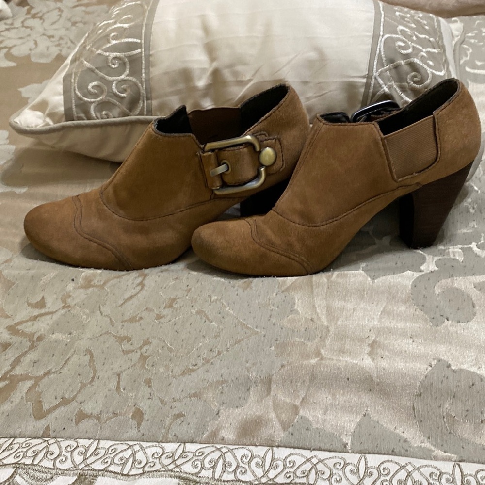 Short brown suede booties